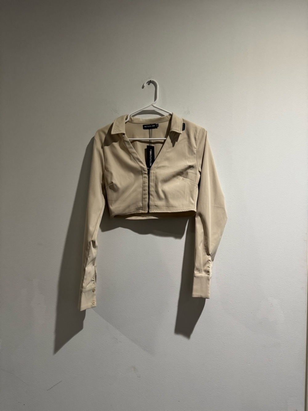 PrettyLittleThing Nude Zip Up Crop Top NWT Size 6